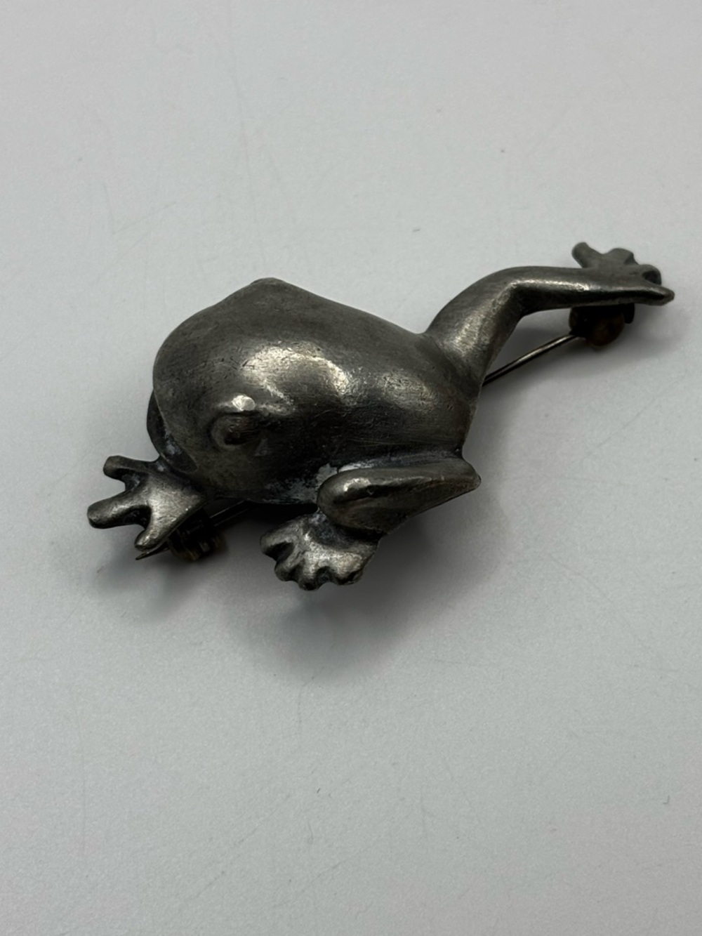 Frog Brooch - Picture 4 of 14